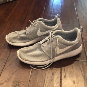 Men’s Nike Roshe One, Size 12.5
